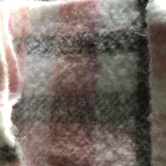 Victoria Secret scarf - Picture 3 of 5